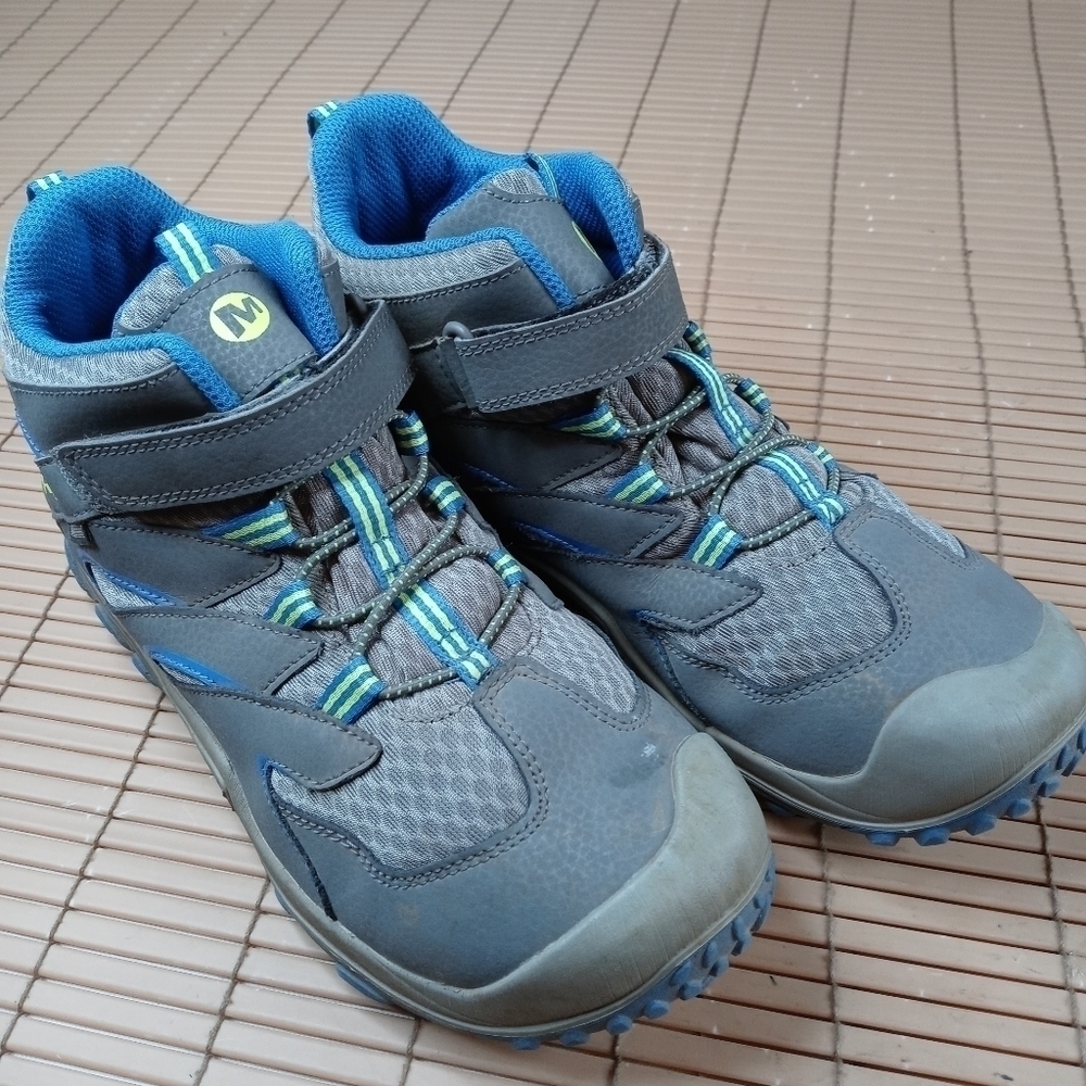 Merrell Chameleon 7 Access Mid Hiking Shoes Waterproof Gray MK259197 Boys 6.5 M.